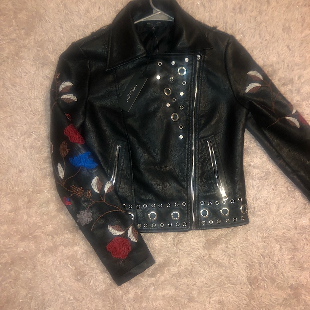 NWT Romeo and Juliet couture Jacket size SMALL.